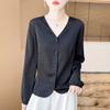 2025 Nueva Camisa de Verano de Satén Sedoso con Cuello en V de Manga Larga para Mujer Color Puro Holgada Patrón Oscuro Versátil Camisa Top