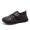 Calçados Femininos de Comércio Exterior Inverno Novo Shoes de Algodão com Plus Velvet Shoes para Idosos Femininos Biqueira Larga Velcro Sola Macia Antiderrapante Calçados Quentes para Caminhada