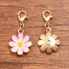 Accesorios de joyería de aleación multicolor y multiestilo, dijes colgantes de esmalte dorado KC, colgantes de flor, corazón, pentagrama y chile