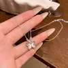 "Colección de Poesía Moonlight" Estilo Minimalista Gato de Ojo de Hielo Transparente Collar de Mariposa Combinado con una Cadena para Clavícula de Vestido para Mujer, Estilo Fresco y Discreto