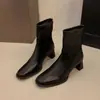 Botas de tornozelo femininas de salto alto, nova coleção outono/inverno 2024, estilo retrô francês, camurça, salto grosso, ajuste justo, botas de tornozelo da moda estilo coreano
