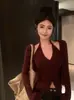 Moda Conjunto de Duas Peças Gola Halter Camiseta Justa para Mulheres, Primavera e Outono Nicho Slim Sexy Cropped Cardigan Moda Top Versátil