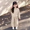 Conjunto deportivo para niñas, nueva colección otoño 2026, elegante y moderno, sudadera con capucha y cárdigan, conjunto de dos piezas para niñas mayores