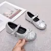 Zapatos de charol Mary Jane de boca poco profunda estilo francés suave para niñas 2026 nuevo estilo de otoño suela blanda con faldas zapatos pequeños de cuero para niña