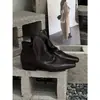 Botas femininas moda retrô 2026 novo estilo outono, salto fino, bico fino, botas curtas plissadas empilhadas, botas curtas estilo Martin francês