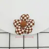 Novo Flor de Cinco Pétalas Redonda Marrom Arroz com Botões DIY Acessórios para Headwear Estéreo de Sapatos e Chapéus Preenchidos com Algodão