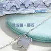 Collar de Acero de Alta Calidad con Forma de Trébol de Cuatro Hojas de la Suerte con Calcedonia Natural y Nácar, Artesanía de Precisión CNC, Collar de Plata de Ley Chapado en Oro de 18 Quilates
