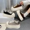 Zapatos Casuales de Suela Gruesa Nuevos para Mujer de Caña Baja Primavera/Otoño Falda Aumentadores de Altura Personas Bajas Versátiles 2026 Zapatos de Plataforma Modernos