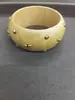 Pulsera ancha geométrica retro europea y americana tachonada de estrellas para mujer, moderna y sofisticada, accesorio de muñeca versátil único y moderno