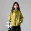 Cortavientos para niña 2026 primavera y otoño nuevo estilo dopamina con capucha para niños impermeable chaqueta deportiva para exteriores moderna
