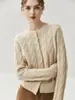 Novo Estilo Outono e Inverno 2026 Cachemir de Bebê Feminino Versátil Gola Redonda Botão de Pérola Padrão Torcido Elegante Cardigan de Tricô