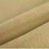 El producto es simple y resistente, hecho de materias primas de origen vegetal, tela de yute, y se puede imprimir y teñir