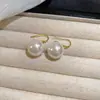 Pendientes de Plata Aguja Perla Gota de Agua Moda Retro Versátiles Pendientes de Botón Lujo Ligero Pendientes de Gama Alta con Sentido de Diseño Nicho