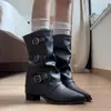 Botines cortos Chuyuji negros de punta para mujer, nuevo estilo de verano con hebilla de cinturón, tacón grueso, longitud hasta la pantorrilla, adecuados para mujeres petite, botines apilados estilo caballero