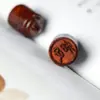 Mango de Sello de Sándalo Rojo Hoja Pequeña Sello Grabado Sello Privado Grabado Redondo Sello Grabado con Láser Nombre Sello en Blanco Grabado al por Mayor