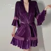 Camisón de terciopelo y encaje con escote en V profundo y copas, sin espalda con cordones, mangas de campana, bata, conjunto para el hogar para mujer 6668