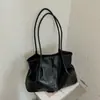 Nova bolsa de grande capacidade retrô de nicho da moda estilo coreano 2026, uma bolsa de ombro ou transversal sofisticada e minimalista