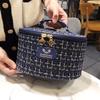 Popular en Tiktok caja de almacenamiento de maquillaje portátil de gran capacidad, bolsa para loción de agua, bolsa cilíndrica de alta calidad para cosméticos
