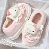 Chinelos de Algodão Gato Hellokitty Femininos Inverno Salto Bolsa 2024 Novo Fofo Pelúcia Forro de Lã Pós-parto Sapatos de Algodão para Mulheres