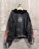 Sudadera con capucha desgastada con estampado de calavera cruzada con llamas, estilo punk callejero americano, top unisex