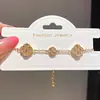 Pulsera de Flor de Circonita Chapada en Oro Real de 18 Quilates, Pulsera Estilo Palacio Retro, Joyería al por Mayor de Lujo Ligero y de Alta Gama