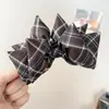 Scrunchie Plissado Retro Xadrez Novo Outono/Inverno, Faixa Larga para Cabelo para Mulheres, Grampo Afina-Rosto Versátil Acessório para Coque