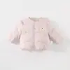Chaqueta ligera de plumas estilo coreano para bebé niña, conjunto de tres piezas para bebé, nuevo conjunto de capa base de manga larga y pantalones cálidos para niñas de otoño e invierno