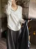 Camiseta de manga larga a rayas estilo coreano con cuello Henry para mujer, fina, holgada, casual, de nicho, primavera, cuello en V