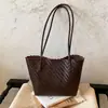 Bolsa Grande para o Dia a Dia para Mulheres 2026 Novo Verão High-End Retrô Textura Trançada Bolsa de Ombro Único Bolsa Tote Saco