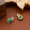 Pendientes de Gema Retro de Color Contrastante Pequeños Versátiles Cuadrados Pequeños Clip para Oreja Lujo Ligero Dulces Únicos Pendientes de Primavera y Verano para Mujer