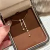 Moderna Cadena para Clavícula de Lujo Ligero, Deslumbrante Estrella con Borla, Llena de Diamantes, Sensación Elegante y de Alta Gama, Colgante Dinámico de Lluvia de Meteoros para Mujer