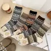 Nuevos Calcetines Altos de Otoño e Invierno Estilo Retro para Mujer Calcetines de Algodón de Doble Aguja y Doble Hilo Estilo Trendy INS Calcetines Apilados Sueltos Fabricante Venta al por Mayor