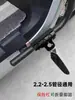 Os dois lados dos pedais do veículo elétrico são modificados com barras de proteção, e os pedais são equipados com barras de proteção dobráveis de motocicleta. Os pedais são equipados com apoios para os pés.