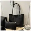 Estilo Europeu e Americano Estampa de Letras 2025 Nova Bolsa para o Dia a Dia, Versátil da Moda Ins Grande Capacidade Ombro Único Tendência Bolsa Tote Retrô para Mulheres