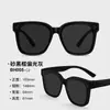 Las gafas de sol de clip para hombre se pueden usar sobre las gafas graduadas, proporcionando protección solar y protección UV al conducir, con un acabado de alta gama y lentes polarizadas.