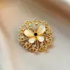Broche de Borboleta Oca Dourada para Mulheres, Broche Floral de Nicho de Luxo de Alta Qualidade, Acessório de Broche Versátil e Elegante Atacado