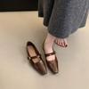 Brisa da Tarde da Noite Sapatos Rasos de Camada Única Salto Médio Feminino Primavera e Outono Novo Estilo Francês Retro Deslocamento Couro Macio Salto Grosso Sapatos Mary Jane de Couro Pequeno