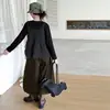 Conjunto de otoño e invierno para niñas 2026 nuevo casual estilo coreano de tres piezas para niñas mayores con tirantes, capa base y pantalones cortos