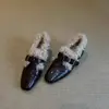 Zapatos de cuero pequeños retro franceses cálidos versátiles de moda invierno nuevos 2026 zapatos de moda zapatos peludos tacón grueso para mujer con forro de felpa