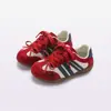 Zapatos Forrest Gump para niñas, nueva colección primavera/otoño 2026, zapatillas de entrenamiento alemanas para niños, zapatos elegantes para niñas, zapatillas rojas