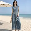 Conjunto de dos piezas de mezclilla con encaje empalmado, estilo femenino suave hecho a medida 2026, conjunto de pantalones anchos sueltos y adelgazantes para el día a día