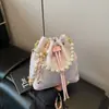 Bolso Bordado Estilo Chino para Mujer 2026 Nuevo Bolso Cruzado de Cadena de Alta Gama Bolso de Mano con Perlas Bolso Cubo