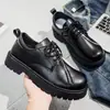 Zapatos de Hombre Estilo Nuevo Primavera 2026 con Diseño de Punta Ancha, Zapatos de Hombre Estilo Retro Casual con Suela Gruesa, Zapatos de Hombre Clásicos Negros Estilo Británico que Aumentan la Altura