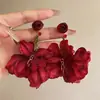 Aretes de Flor Roja Retro Francesa para Mujer Nuevos Aretes de Lujo Ligero de Alta Gama Aretes de Diseño Único de Nicho Exagerado