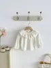 Camiseta de manga longa para bebê menina, look de primavera 2026, novo estilo, camiseta básica princesa, roupa de bebê, top estiloso para primavera e outono