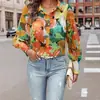 Camisa Feminina Estilo Novo Primavera e Outono com Estampa Floral em Aquarela, Gola Reversível, de Botão Único, Mangas Sino, Corte Solto, Emagrecimento, Top Elegante
