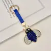 Llavero de aleación transfronterizo creativo y adorable con adornos de diamantes, con un diseño de abeja pequeña, un accesorio de alta gama y lujoso para bolsos y llaves de coche