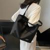 Bolsa Tote Simples e Leve de Nylon para Mulheres 2026 Nova Bolsa de Grande Capacidade para o Dia a Dia Bolsa de Ombro para Alunos da Faculdade Bolsa de Compras