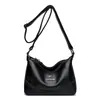 Bolsa de Mano para Mujer de Comercio Exterior Transfronterizo Modelo Nuevo 2026 Bolso Cruzado Urbano Sencillo Bolso de Hombro Sencillo de Cuero Suave para Mujeres de Mediana Edad y Mayores
