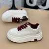 Zapatillas Deportivas Casuales de Moda con Suela Gruesa para Aumentar la Altura, Alto Valor, Rojas, Retro, Nicho, Zapatos Blancos, Nuevo Modelo Primavera y Otoño 2025